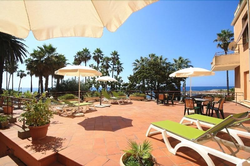 Hotel Kristina Империа Екстериор снимка