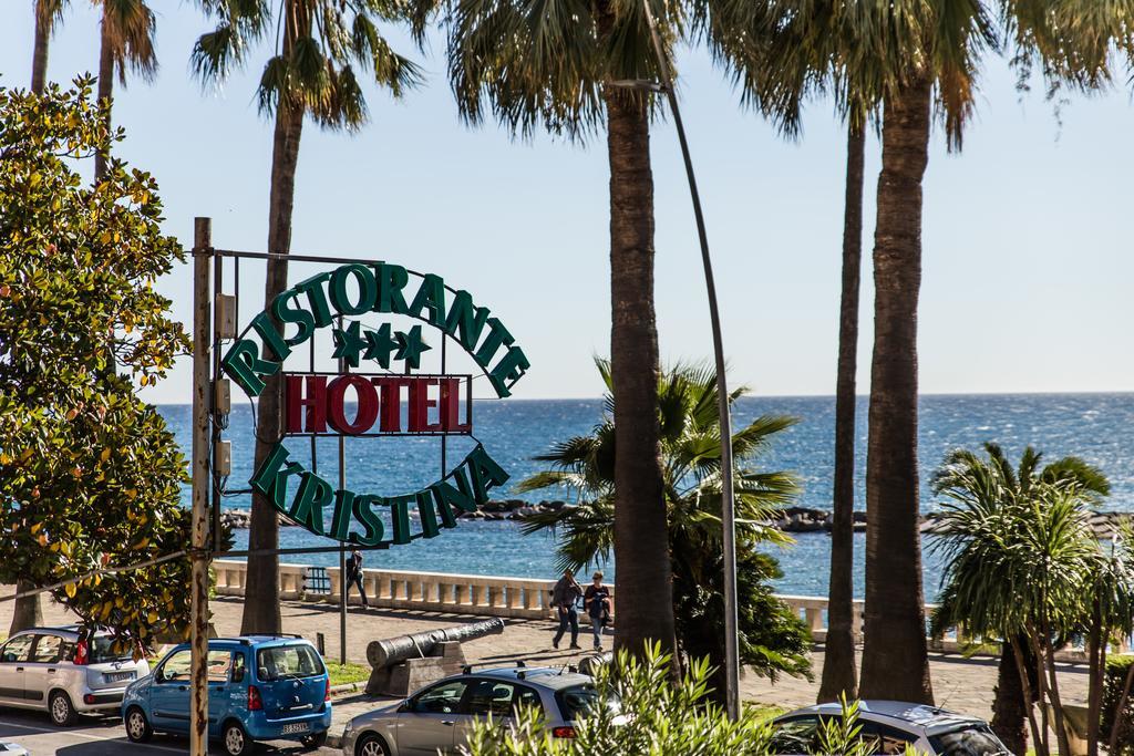 Hotel Kristina Империа Екстериор снимка