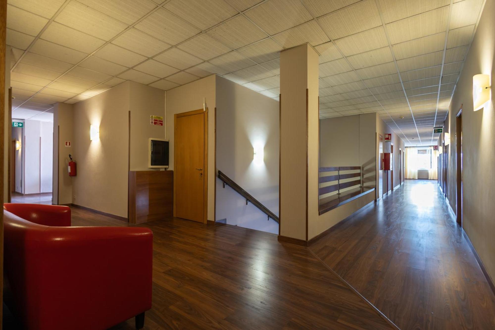 Hotel Kristina Империа Екстериор снимка