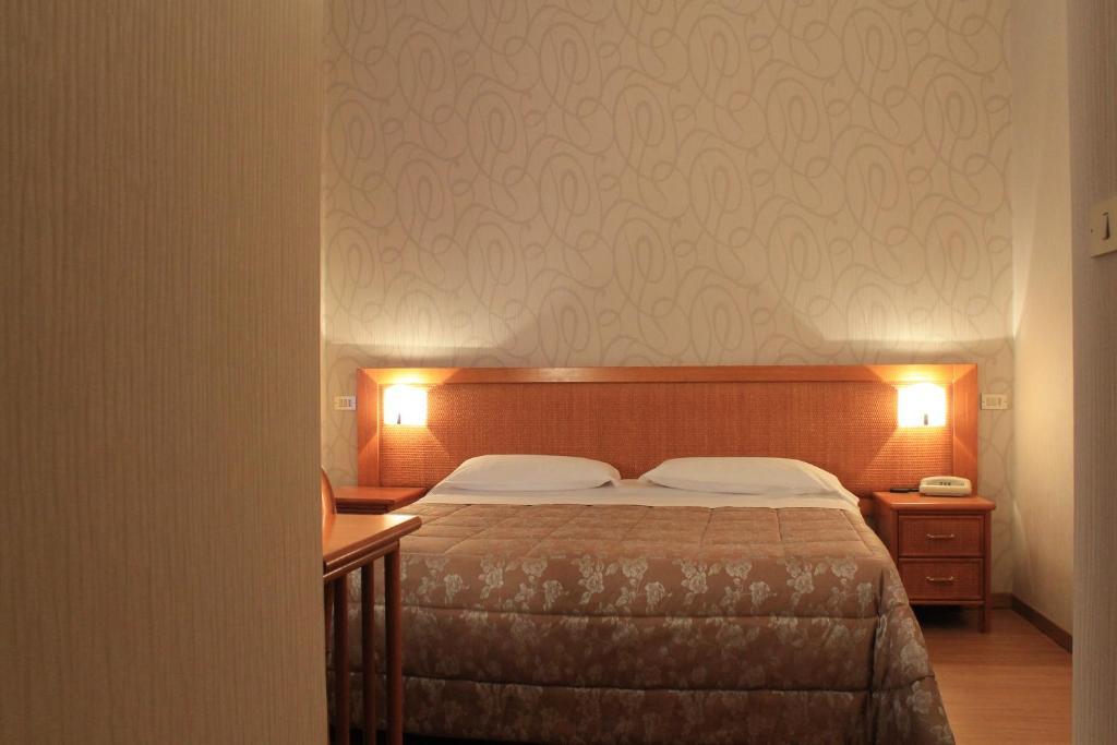 Hotel Kristina Империа Стая снимка